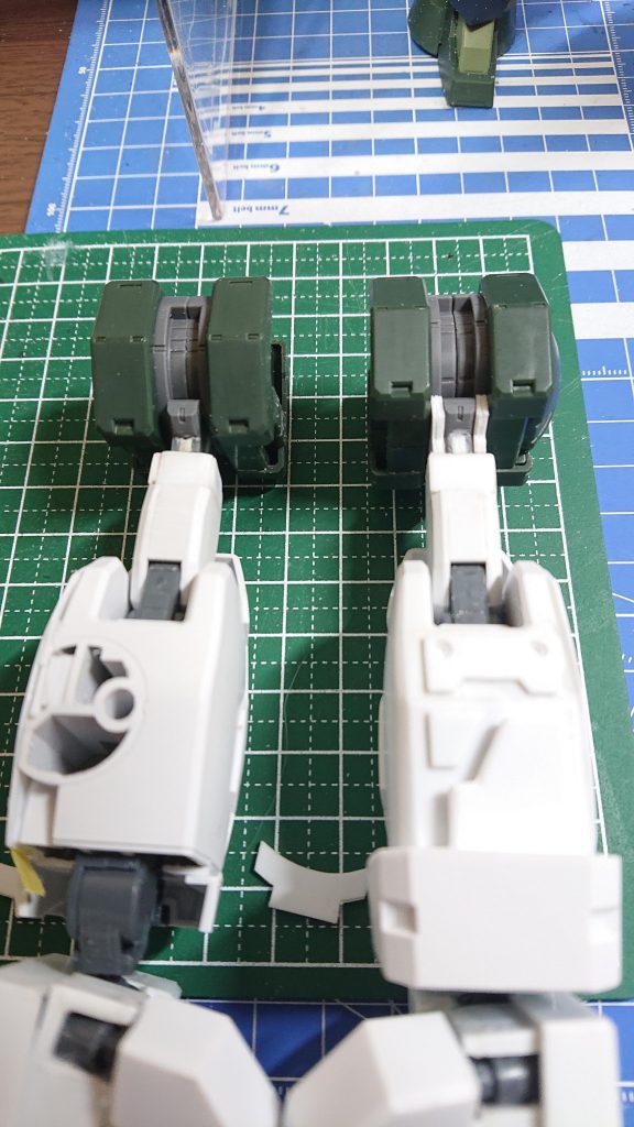 1/144ヴァーチェの足表面を切断し
反対側側面も同じ構造を再現しました