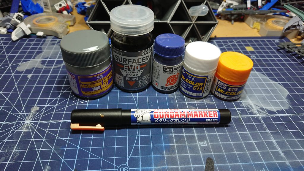 ──おまけ──
今回使った塗料レシピ
[サーフェイサー]
･Mr.color サーフェイサー1500グレー

[本体塗装]
白部分:Mr.color GXクールホワイト
青部分:ガイアノーツ 風群青
関節部:ガイアノーツ サーフェイサーエヴォガンメタ
部分塗装:ガンダムマーカー メタリックオレンジ

なお黄色と赤い部分は成型色になります。

とても珍しくムラがなく綺麗に塗装できたと思います！(自画自賛)



以上で終了となります！


いいねと思ったらｂボタンをポチッと
コメントも随時募集しております！

最後まで見ていただき
＼|宜|＜ありがとう
<|宜|┘＜そして
＼|宜|／＜ありがとう!!