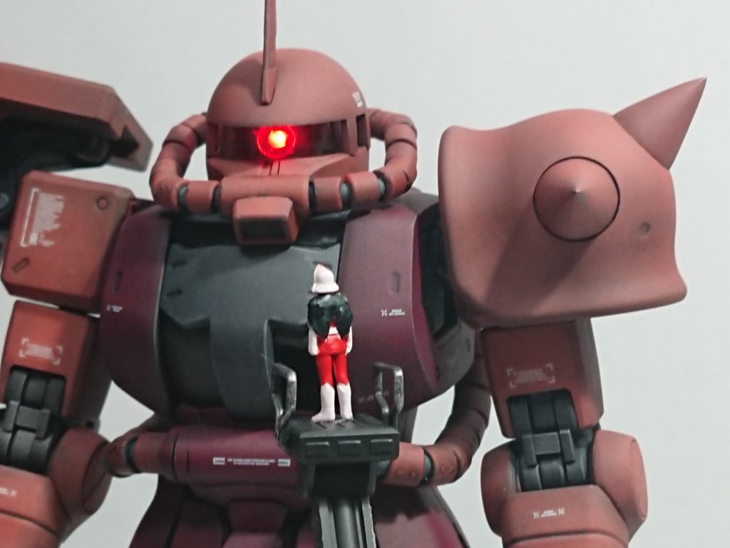 フィギュアもなんとか塗りまひた。