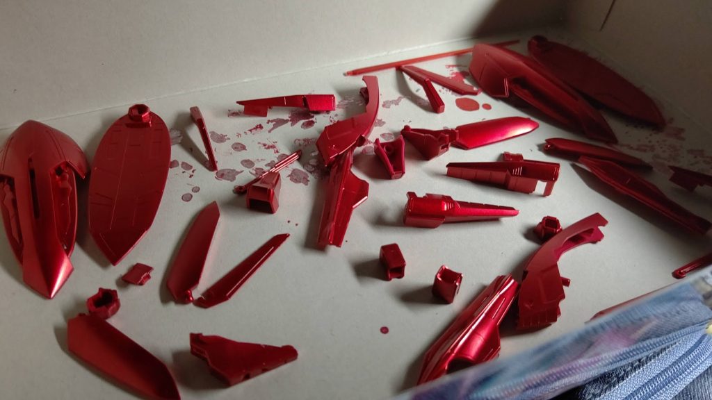 エアブラシ使いましたが塗装方法はいつものランナーのまま塗料ドバー！
そうしたのはロイヤルメタレッドとレッドだけで
他のマーカーはちまちま塗ってます。