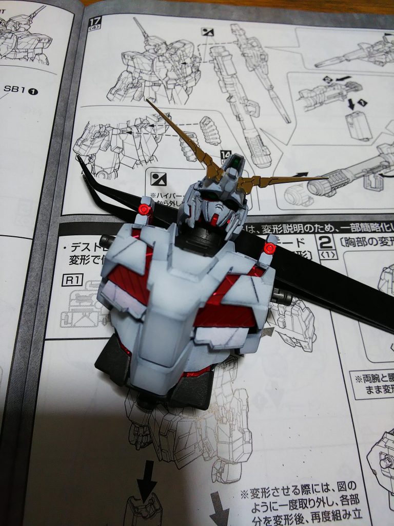 小顔なのでインナーフェイスの左右に0.2㍉プラ板で厚みを増してます