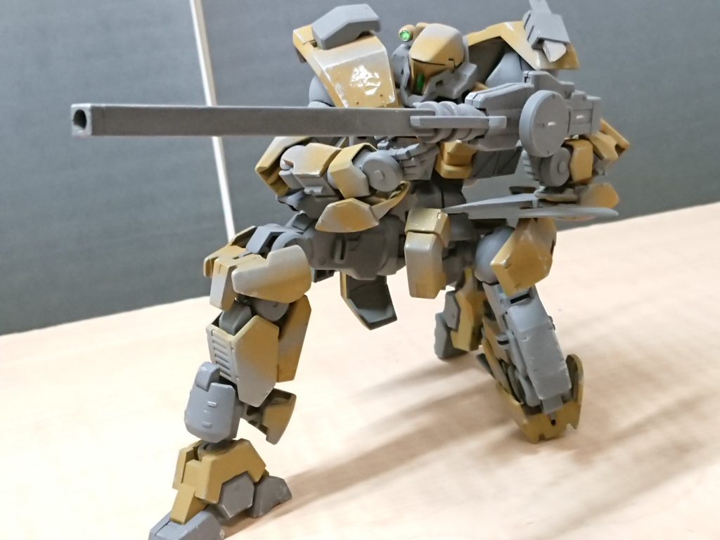 センサーと併用することで超長距離狙撃が可能だが熱帯地域では排熱が追い付かずにバレルが破損する可能性が高く数発が限度とされる。