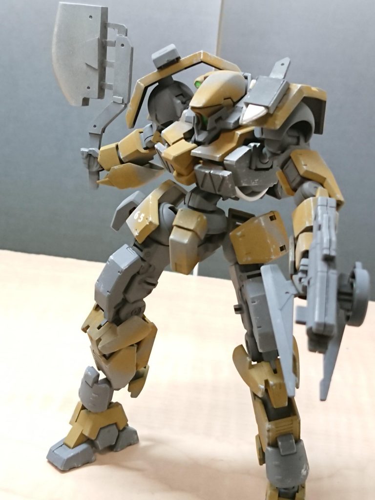 ヘビーアックス
ゲイレール主力時代のマイナーなオプション装備らしく、一般パイロットには扱いづらいとして正式採用されなかったもの。