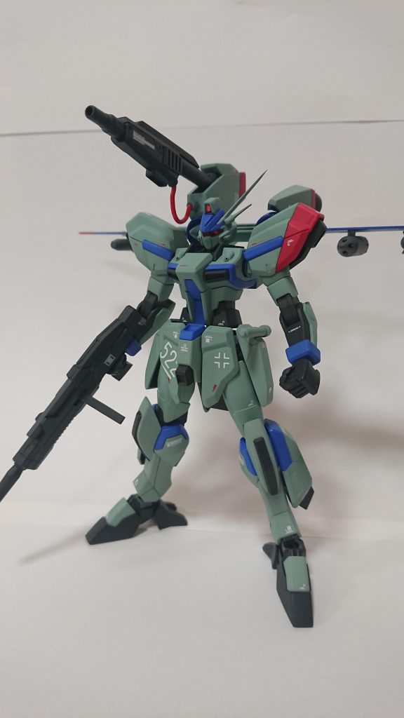 カラーリングはできるだけドラグーンに寄せましたが、ホワイトが上手く塗装できなかったため泣く泣くメインカラーをライトブルーに変更。
デカールは戦車の余り物なども使用してます。