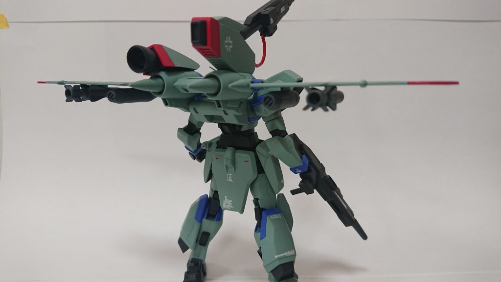 ジェットストライカーをドラグーンに似せるために改造しています。
左側のスラスターはシルヴァバレトサプレッサーの物を使用しました。