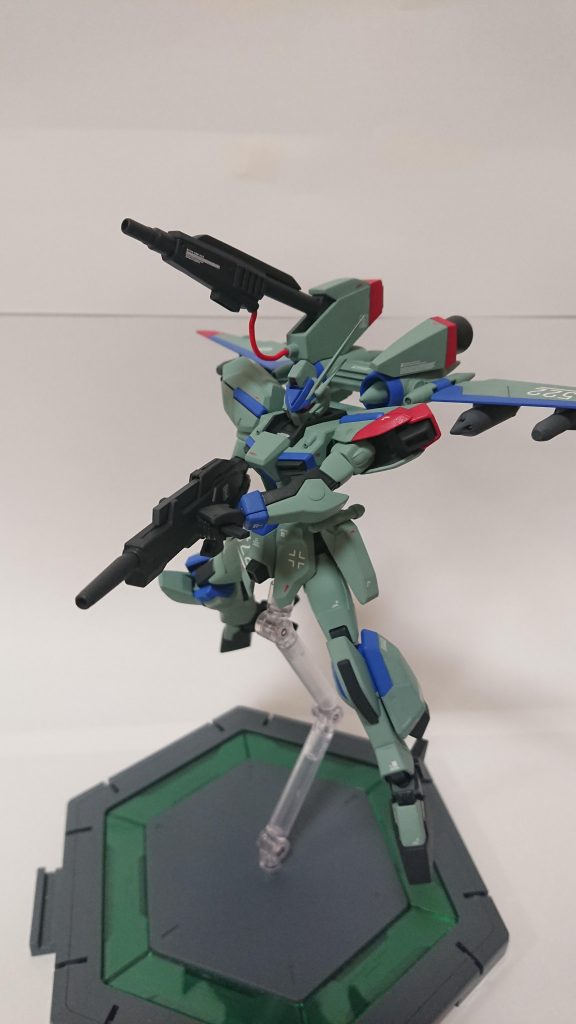 ビームライフルはハンドレールガン風に改造。
Gバウンサーのビームライフルをベースにフォアグリップを追加してます。