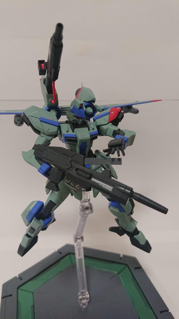 スコープ部分をくり抜き、カートリッジを取り付けられるようにしてます。