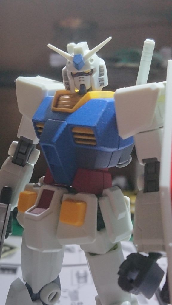 2020年6月13日追記。
セイラマスオさんの作例にあったガンダムのフェイス部分の加工をまねてみましたがとても難しく思ったように出来ませんでしたが、ほんの少しですが顔つきがかわりました。
ガンダムは悪人面が似合うと思っていますのでいい感じになったと思います