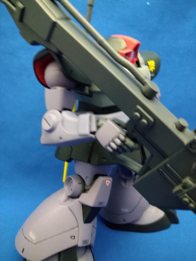 かなり無理な角度付けられますね。