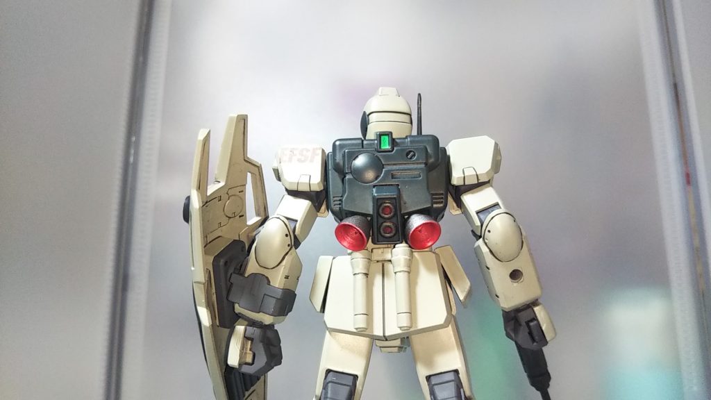 バーニア内部をシルバーの上にクリアレッドを重ね塗り。上手くいったようないまいちなような。。。