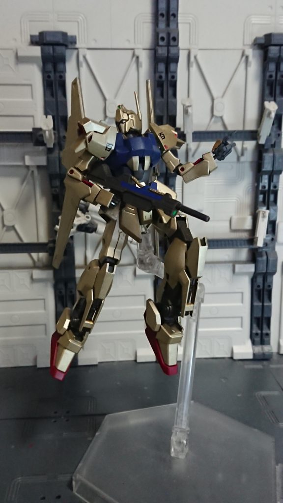 極め手可動指で旧キットの謎指差しポーズ再現(