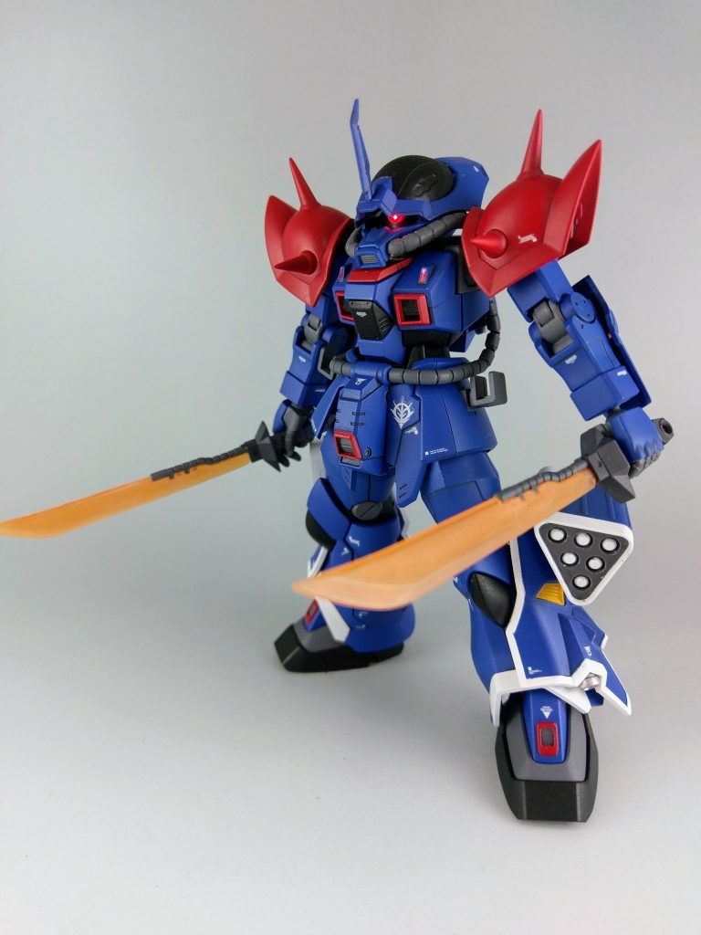 モノアイは可動ではなくパーツの差し替えで視線移動を表現しています。