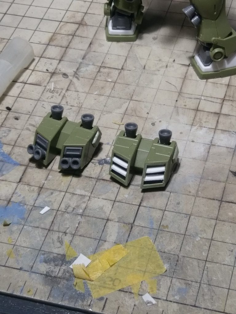 キットのランドセルとの比較。
好みの問題ですが、簡単な工作でMSV仕様にできるのでよろしければチャレンジしてみてください。