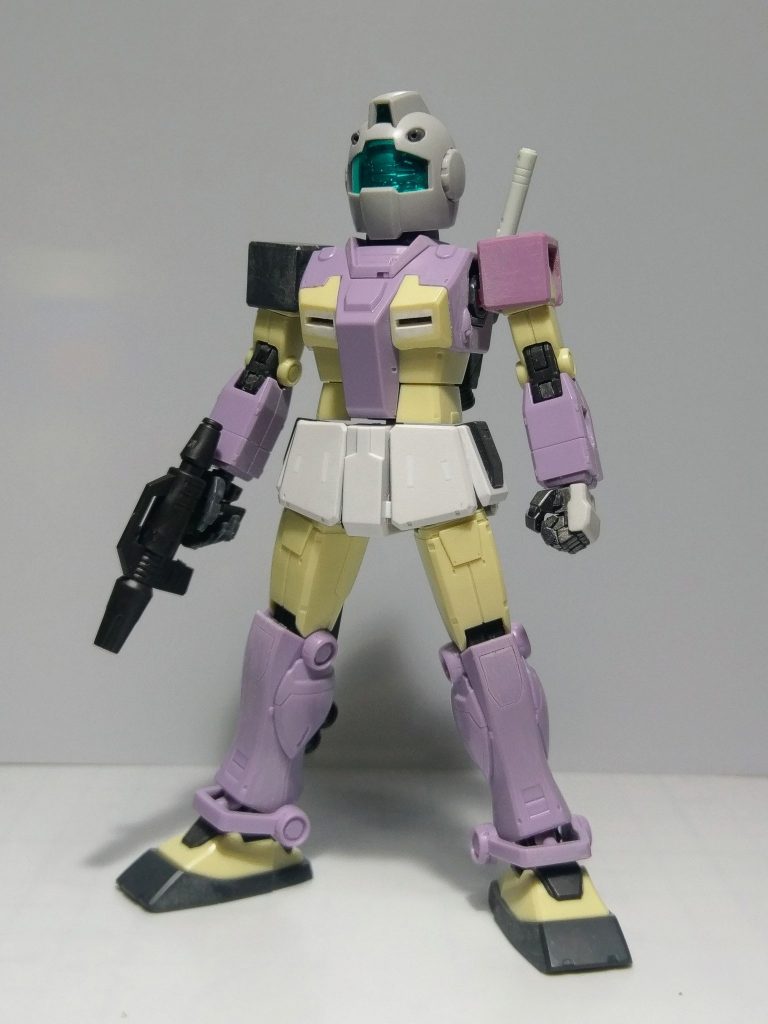 製作途中。腰がガードカスタムのものですけどこの後にインターセプトカスタムの腰に交換しています。
肩の四角はHGUC高機動型ザクのものを改造して使用しています。