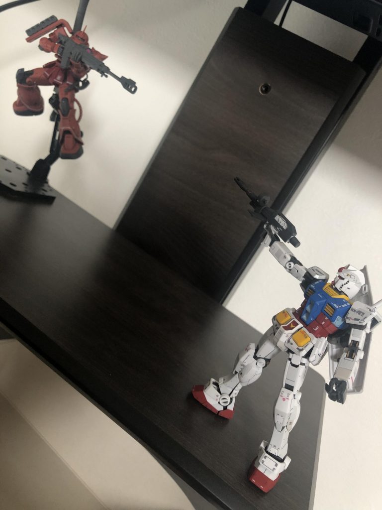 RGはパーツもステッカーも多いですが、そのぶん素組みでもめっちゃかっこいいです。