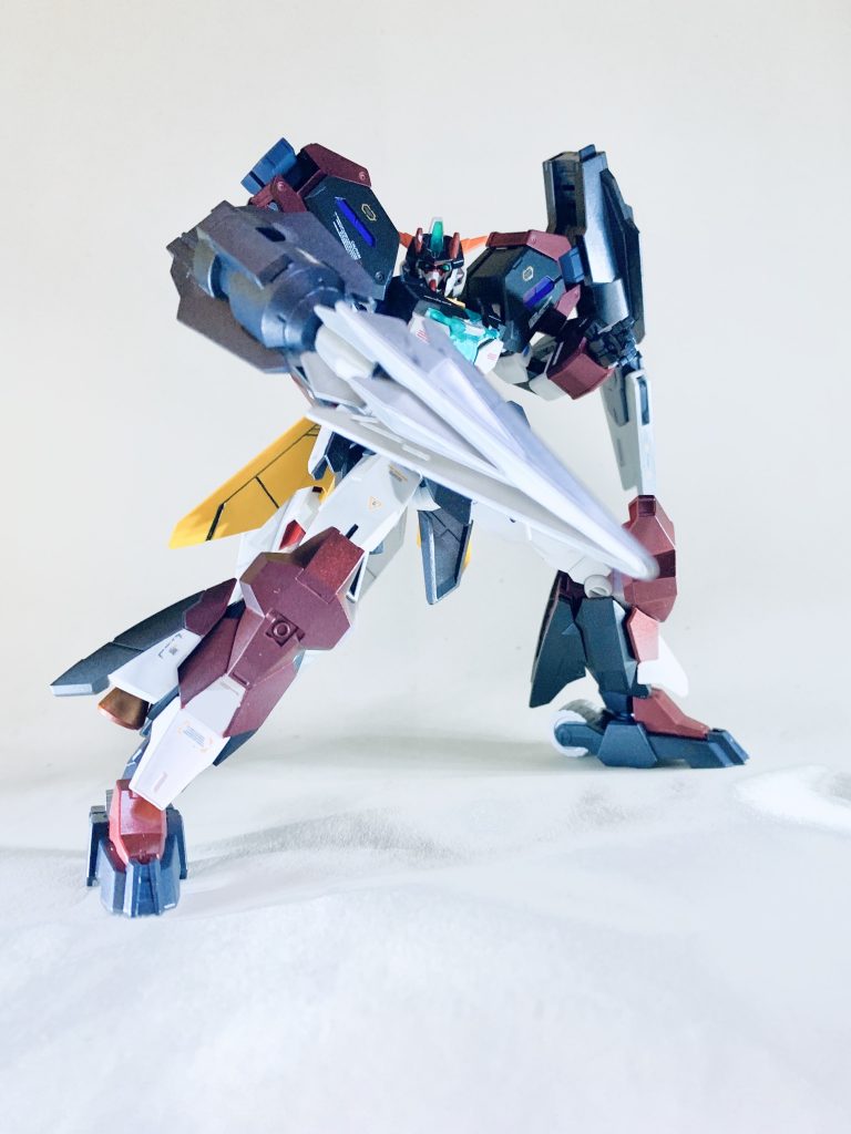 ハサミ型アームのヴァイスプライヤは肉抜きが酷かったのでパテで埋めました。