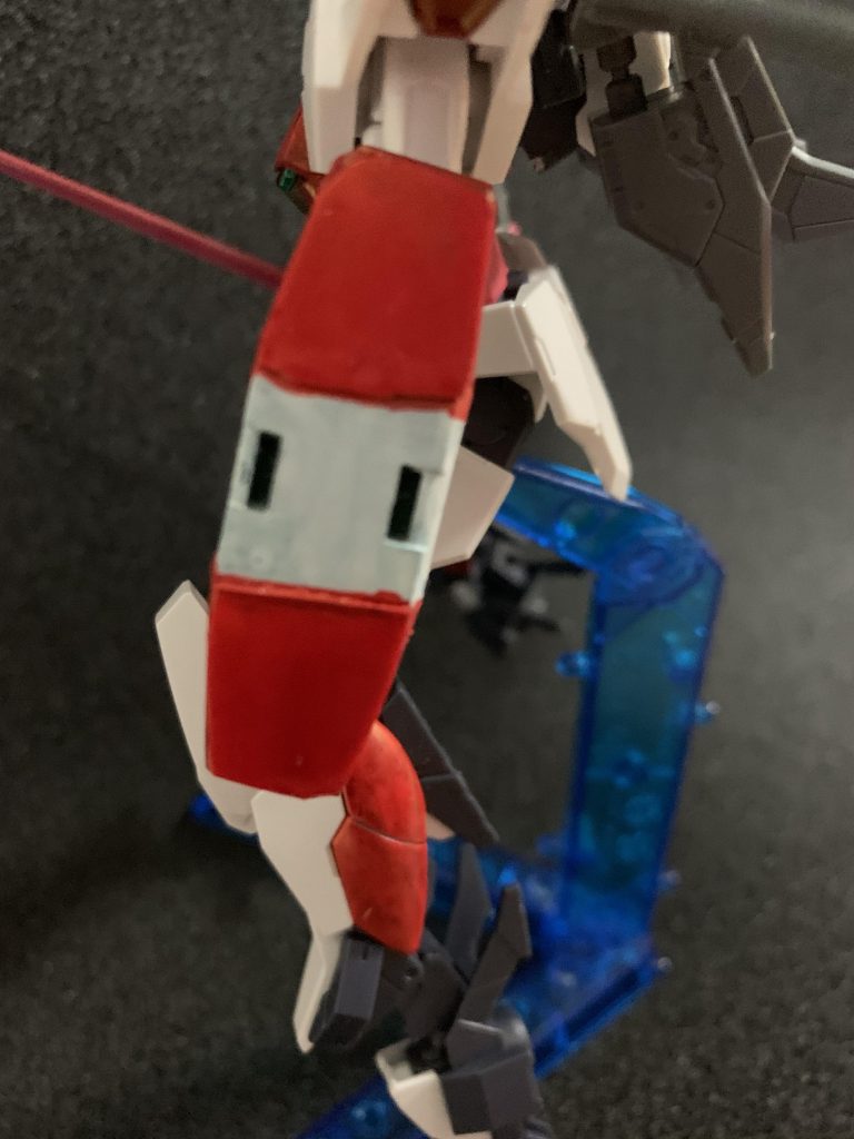 シールドには、レギンレイズの肩を少し改造したものです。