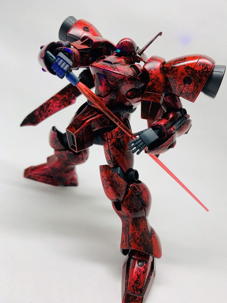 サーベルの刃はナラティブガンダムからいただいてきました
実際やったら間違って手を切っちゃいそうなポーズですね