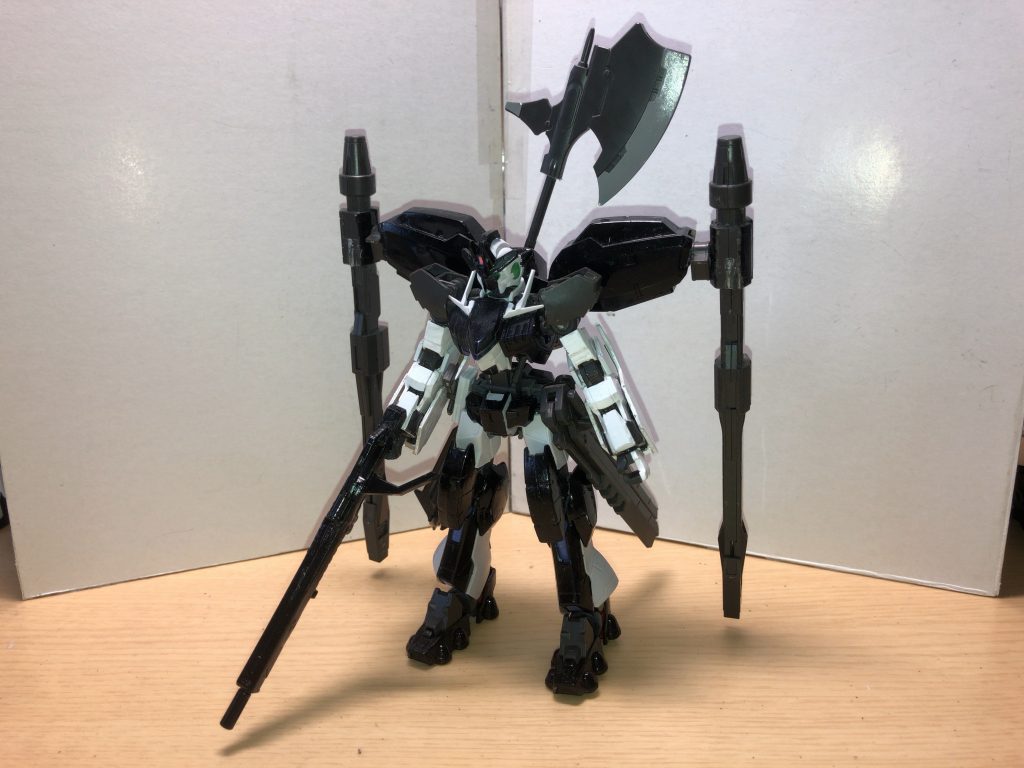 まずは同じ画像を2度も使ったことをお許しください

この機体の名にもある｢ゴエティア｣とはソロモン王が使役した72の悪魔たちの云わば図鑑の名前のようなものとなります  
ですから設定にもあった｢姿を現すたびに戦い方を変えて｣というのは機体名に由来するものなのです