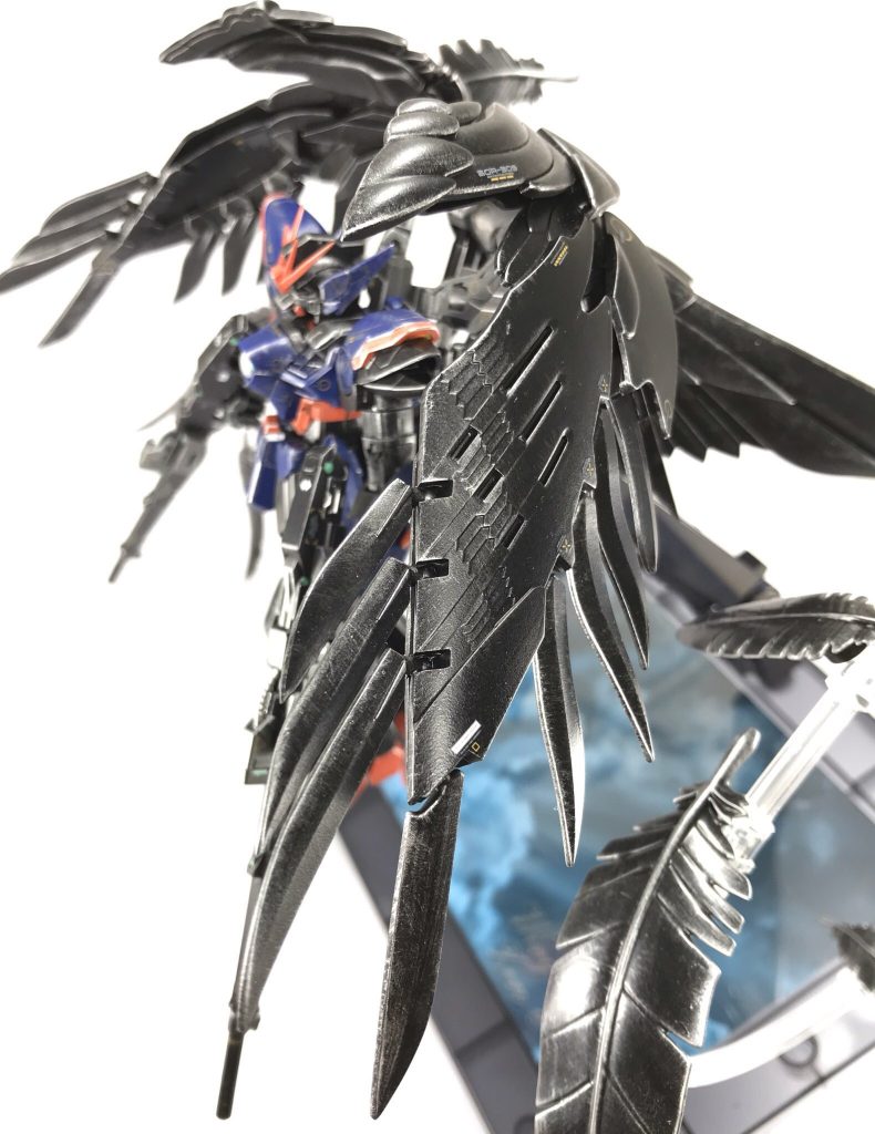 気にいってる写真です。
羽のドライブラシはこんな感じです。
羽なのに金属感、重量感があるという、矛盾!