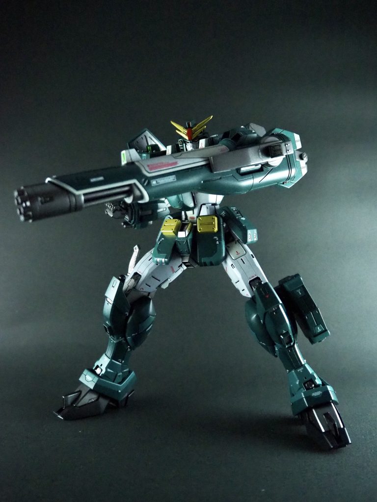インナーアームガトリング
実は戦艦の装甲を平気で撃ち抜けるチート武器
ガトリング基部は銃身作成の関係でほぼフルスクラッチ
本体部は既存のままだが、接続アームと接続部のボールジョイントの受けはスクラッチ
これにより装着状態でも上下に振れるようになった