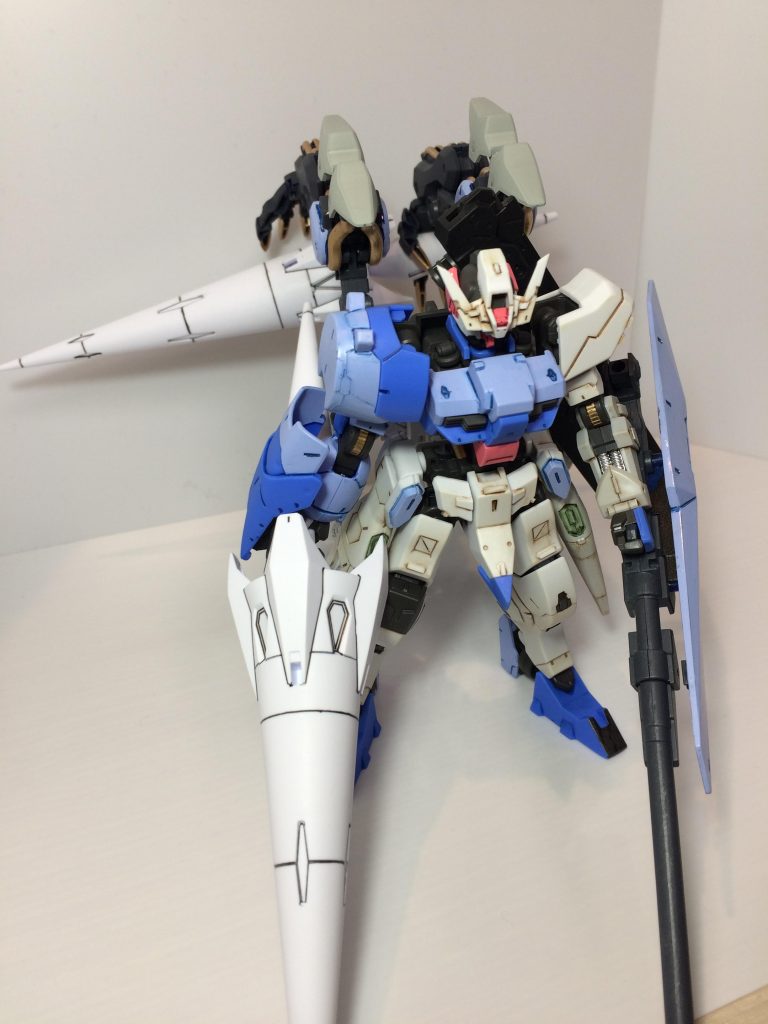 サブアームがもう一本のランスを持っています。