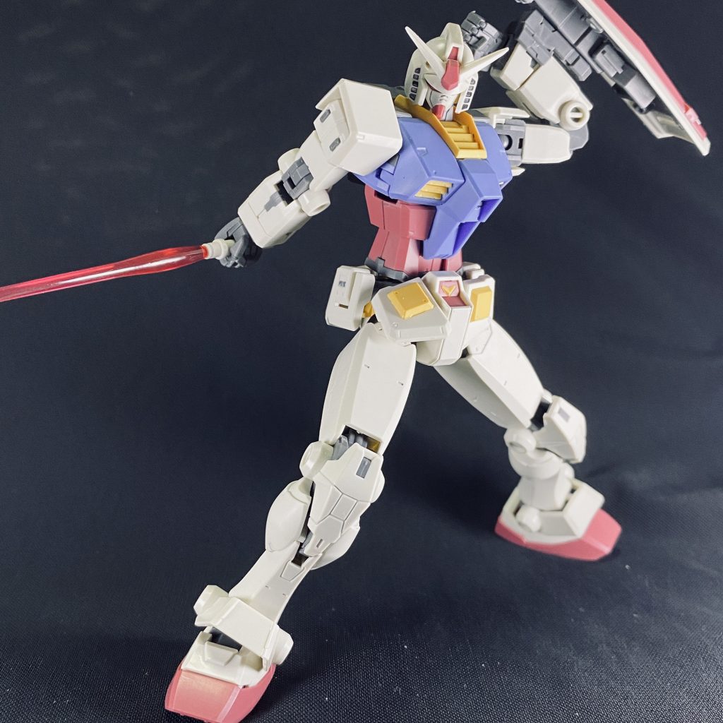 アクションポーズもいちいち決まります。