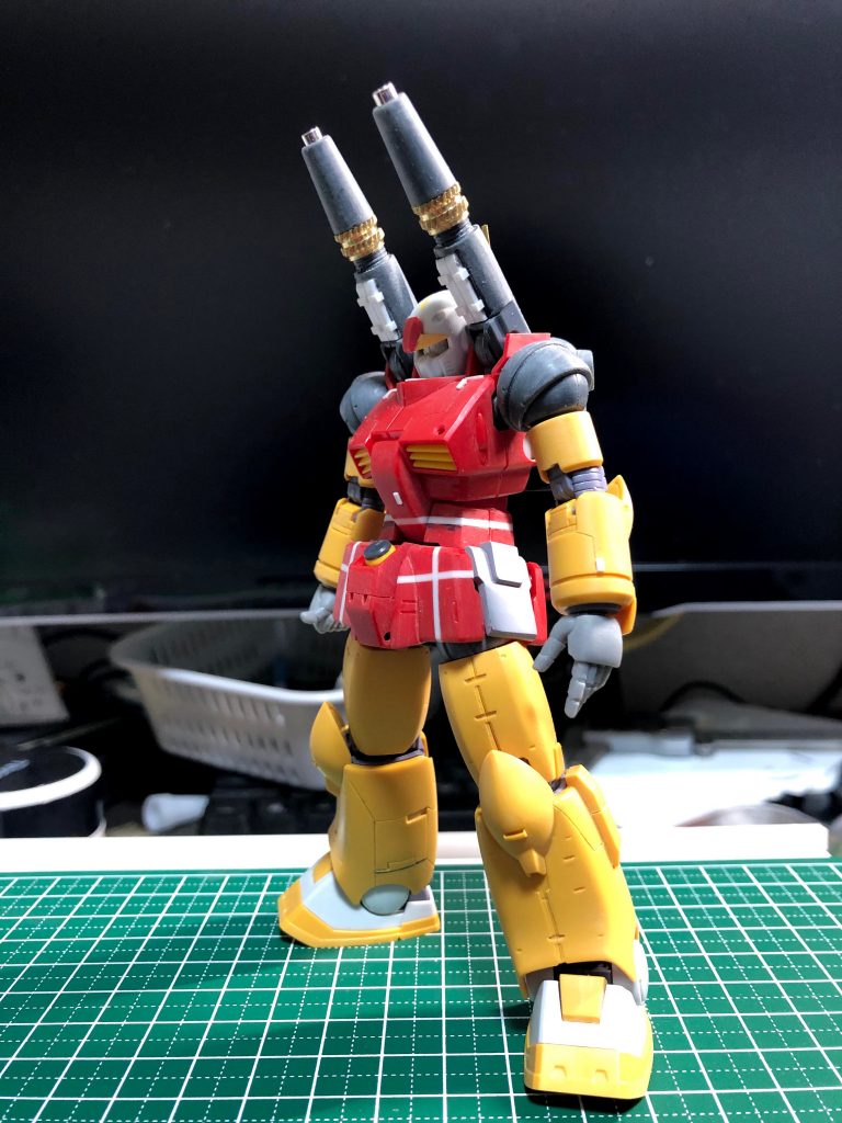 各プロポーションの調整中です。
各所にプラチップとスジボリを追加。
フロントスカートは横と縦に1mm
サイドスカートは縦に1mm
リアスカートは横に2mm
ウエストを1mm
コックピットハッチを縦に1mm
延長しています。