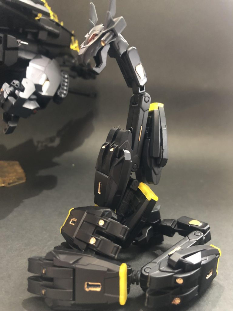 ## フルアーマーオロチ
クロガネを防御面とエネルギー補給でサポートするため、レイキのシェルビットを装備した状態。
シェルビットからの電力供給により、ついでに蛇の稼働時間の問題も解決した。
ちなみに外装はビットの塊なので、蛇ながら飛行も可能。