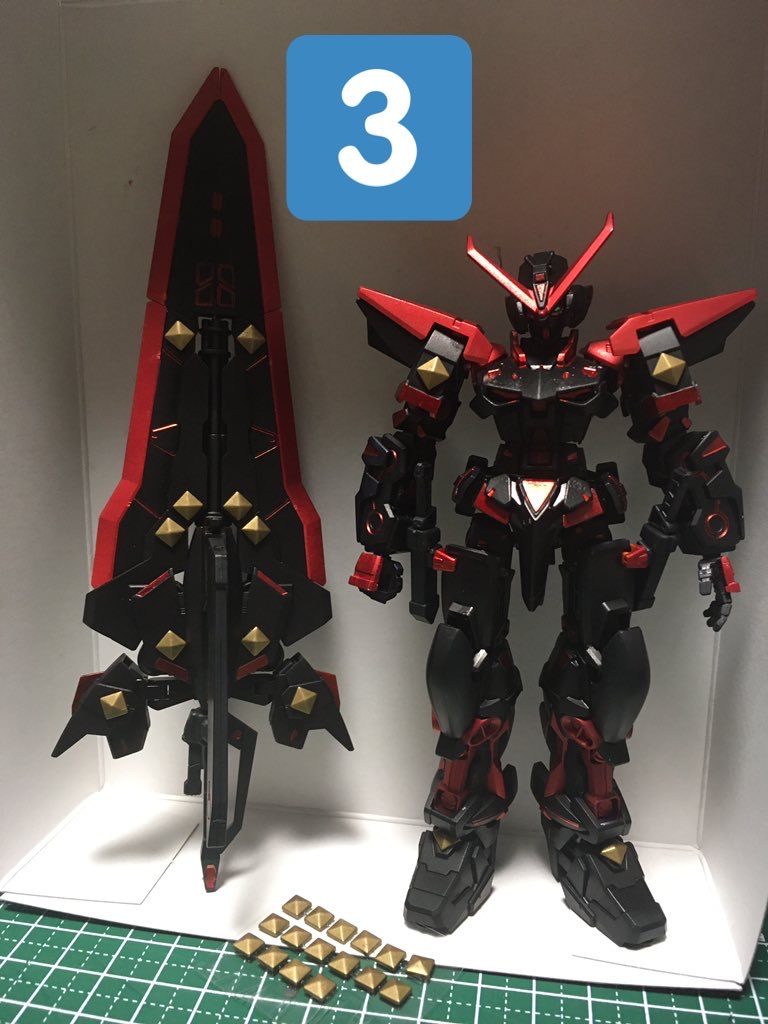 ③四角スタッズを貼り