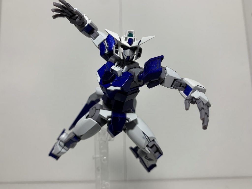 ポージングその2。ポーズは掴みかかる瞬間をイメージ。マニピュレータの指が長いので体術系の技とか使いそう