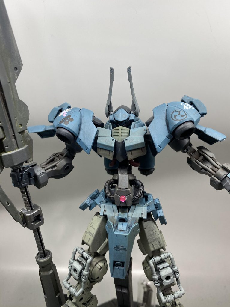 画像ではわかりにくいですが、モノアイにハイキューパーツのVCドームを入れてます。