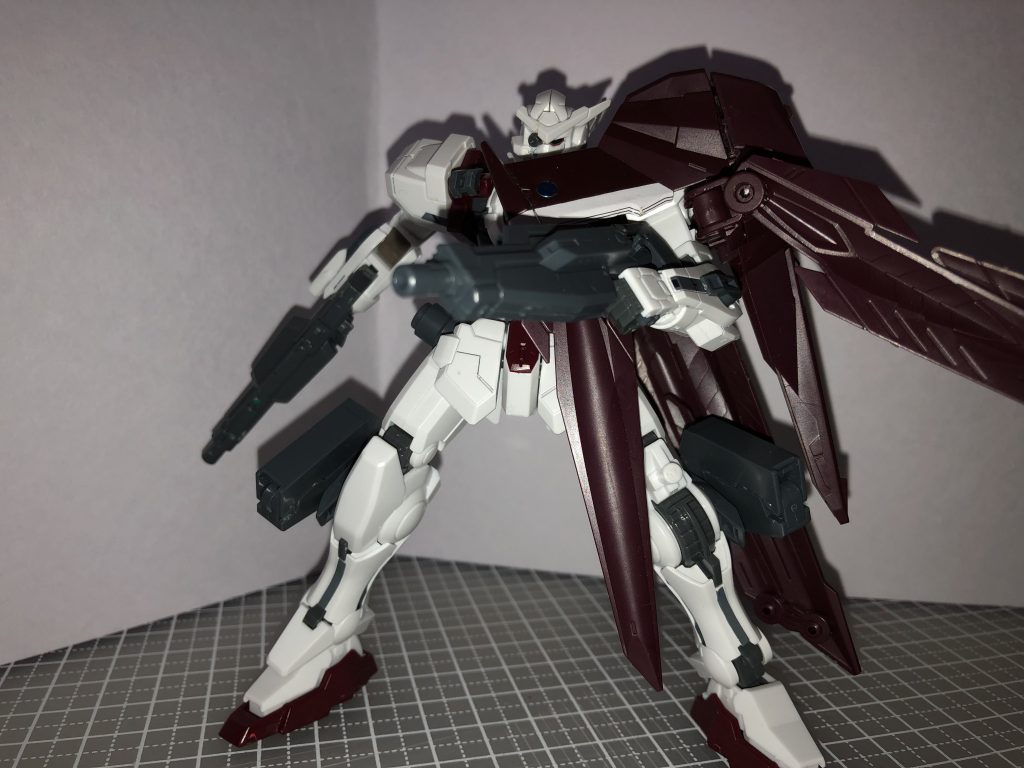 両手にGNビームライフルを装備。写真を撮る技術が足りない為、なんだか締まりませんが実際見ると中々様にはなっていますね。