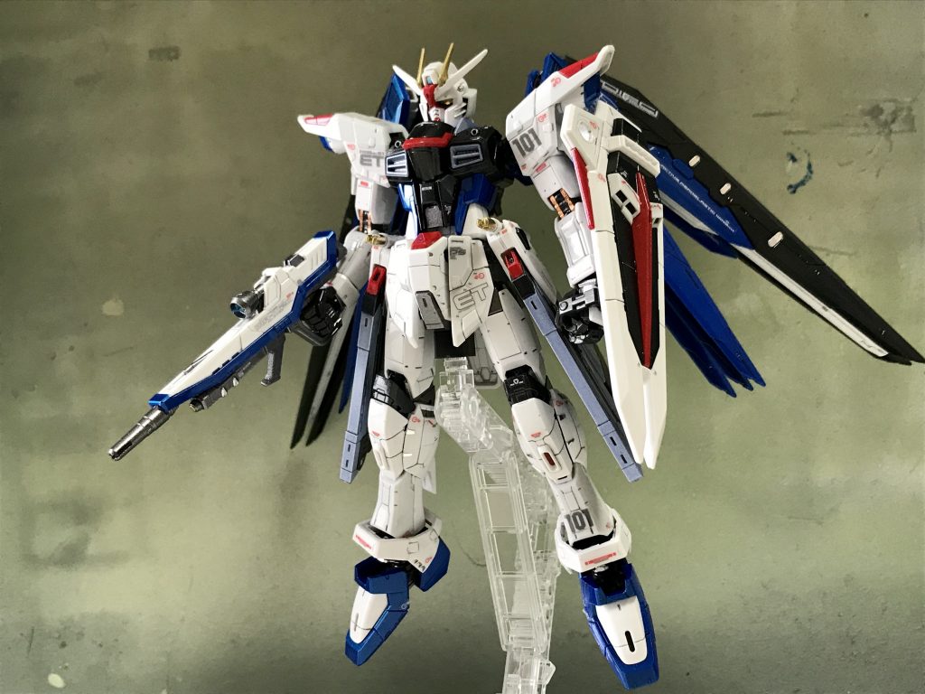 こちらキラ・ヤマト。援護します。今のうちに退艦を！ … いっきに大気圏突入してアラスカ本部で苦戦中のアークエンジェルのブリッジ前に舞い降りる、の図。
T.M.Revolution さんの曲（Meteor -ミーティア）が聞こえてきます(^^)