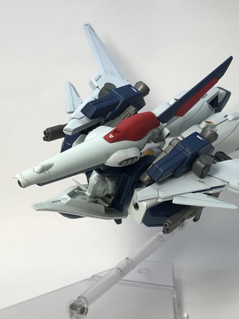 ライフルは両腕部に付け替えてます。