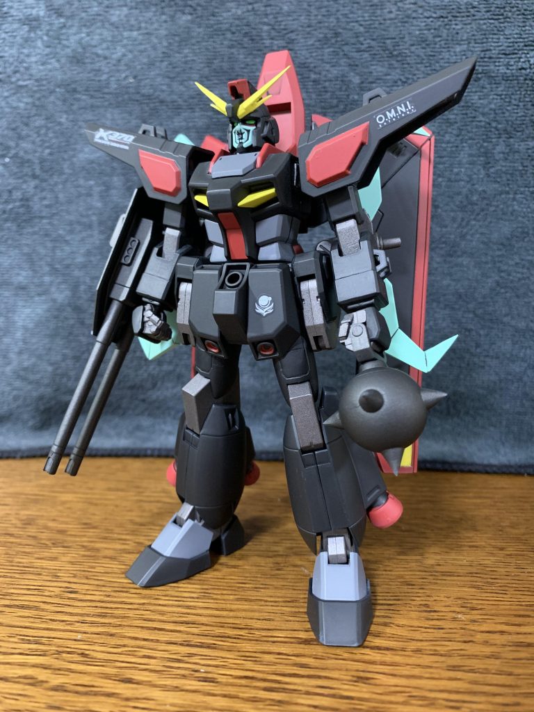 全体的にずんぐりした体系で、特に腰と肩の可動が気に入らなかった為、少し手を入れてみました。
あとはアンテナ削り出しと各銃器の開口、腰部クローの鋭利化を施してます。