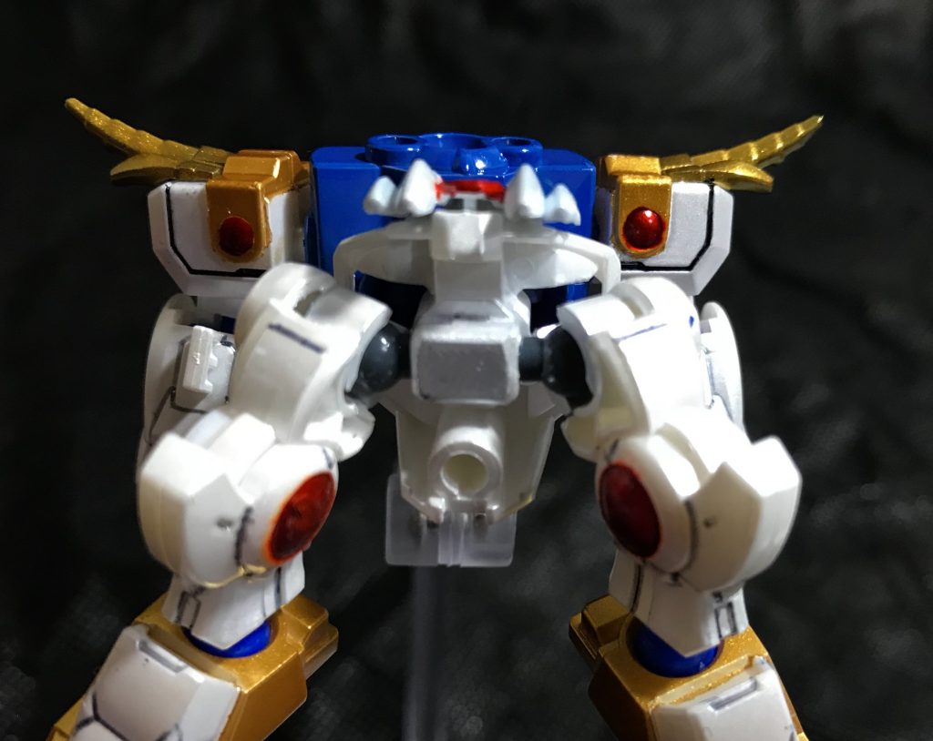 前回は股関節が緩く抜けやすく、その割に可動範囲が狭いのが気になっていたので、今回は思いきって股関節と太ももをボールデンアームズのボールジョイントに変更しました。
股関節の構成は、SMKフレームを参考にさせて頂きました。