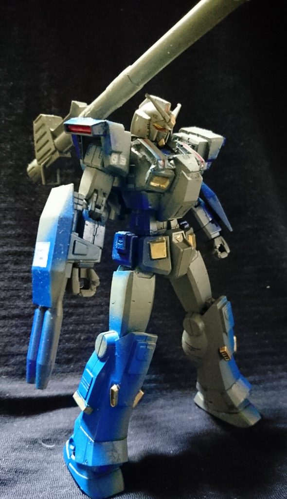 光で見えにくいけど連装ビームライフルの装甲にも３