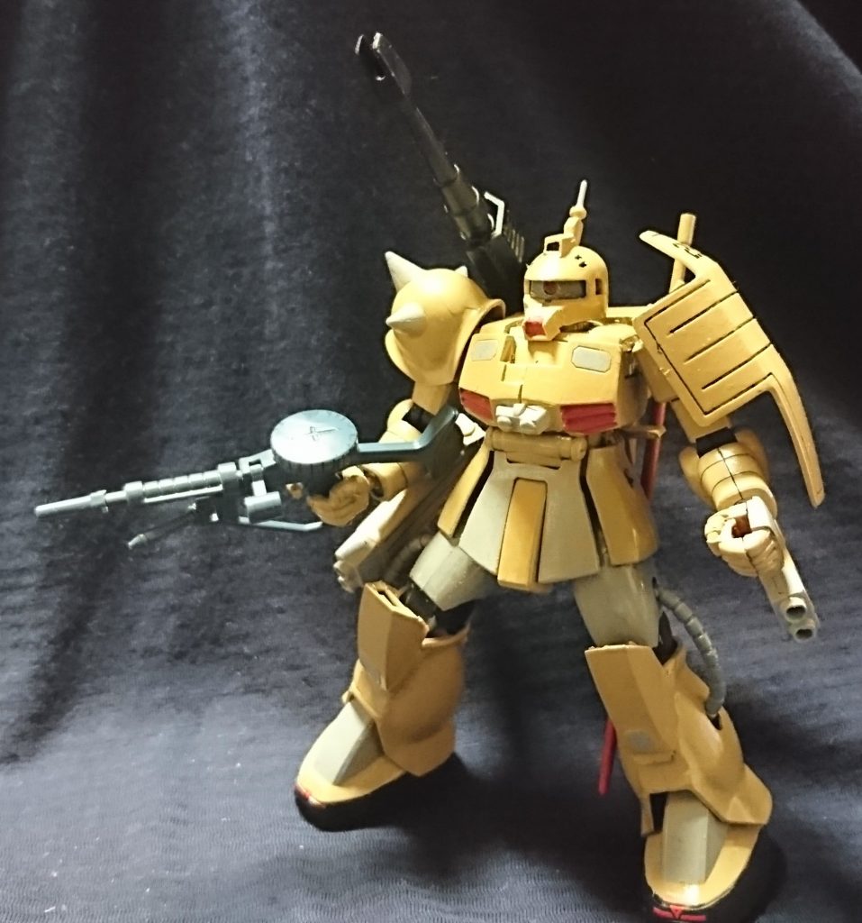 背中にヒートサーベル装備