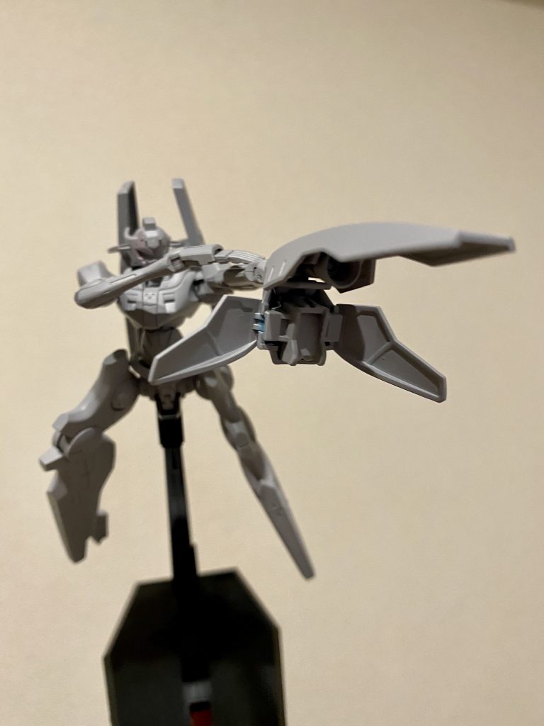 色塗りに自信がなさすぎて、サフのまま進みたくなかった数週間。軽く合わせ目消し等にも挑戦しています。