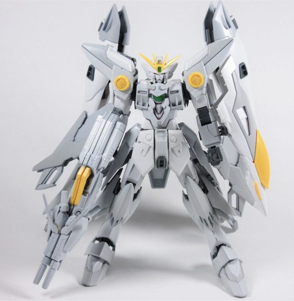 本機はことりが自分専用機として作成したガンプラである。
主に可変機構による高機動力とツインバスターライフルの火力を合わせた一撃離脱を得意としており、チーム戦においてもかなり重要な火力ソースとなっているものの、後述するシステムの影響もあり味方が巻き込まれることもあるためメンバーはいつもハラハラしている。
また機体のモチーフは小説版のスノーホワイトであるが相違点としてグレーがかった白色やTV版のゼロが使われており白雪姫ではなくことりはサンドリヨン(灰被り姫)と呼んでいる。