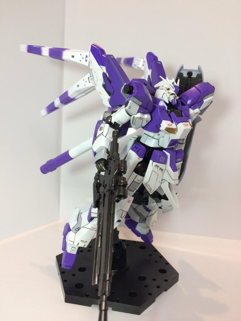 ファンネル装備状態。
下側のファンネルはネオジム磁石です。製作の都合上、4本装備です笑
グラデーション塗装しましたが、難しかったです‥
しかも、時間が経ったら塗装面にヒビ割れが入り、モチベーション下がってしまいました涙