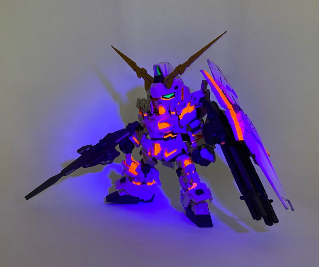 メインカメラ、ツインアイもブラックライトで光るようにしてあるのでサイコフレームと一緒に光ります(๑•̀ㅂ•́)و✧