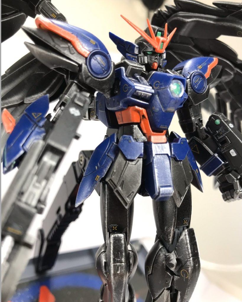 機体はこんな感じです。
青い部分は成形色を活かしています。
胸の丸い透明パーツには、ハセガワさんの透明ホログラムフィニッシュを貼っています。