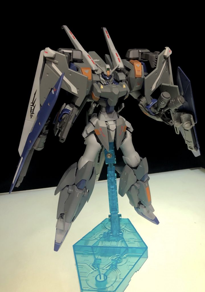 シールド裏にハンドグレネードを収納しています