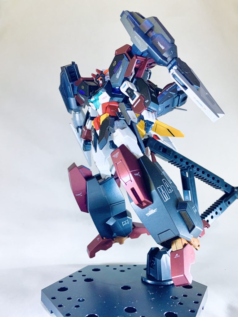 脚の字は「MAXI」と書いてます。