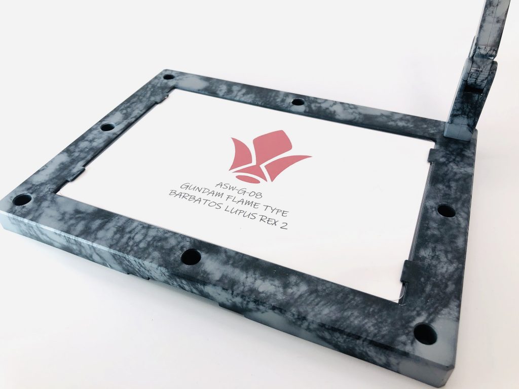 台座
本作用に塗装したアクションベース(大)。黒の下地からウエットティッシュをかぶせた状態でグレーで塗装。一見難しそうだけど慣れると割と簡単に作れます👍
適当に何枚か