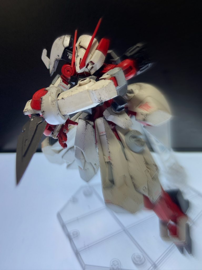 クナイ
腕部バーニアの加速によって威力を増大させる事が可能。