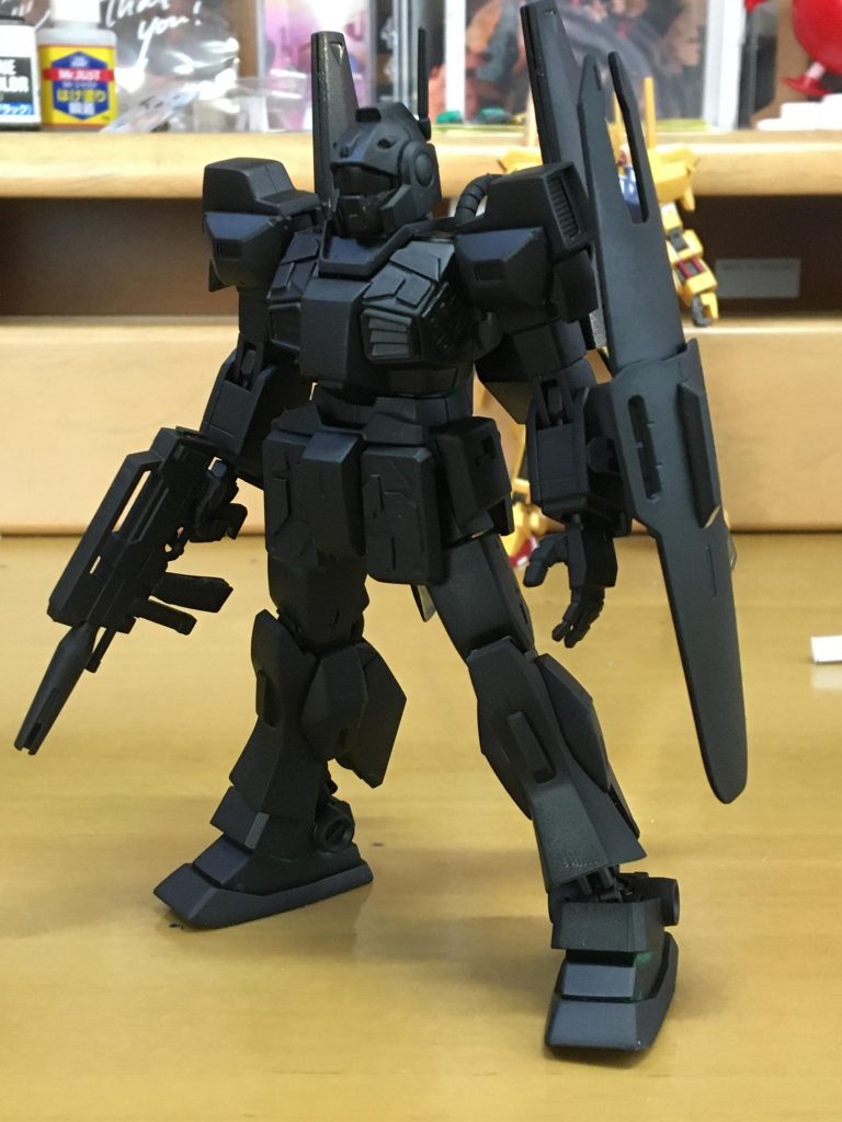 サフ状態　この上からセミグロスブラックで塗装。