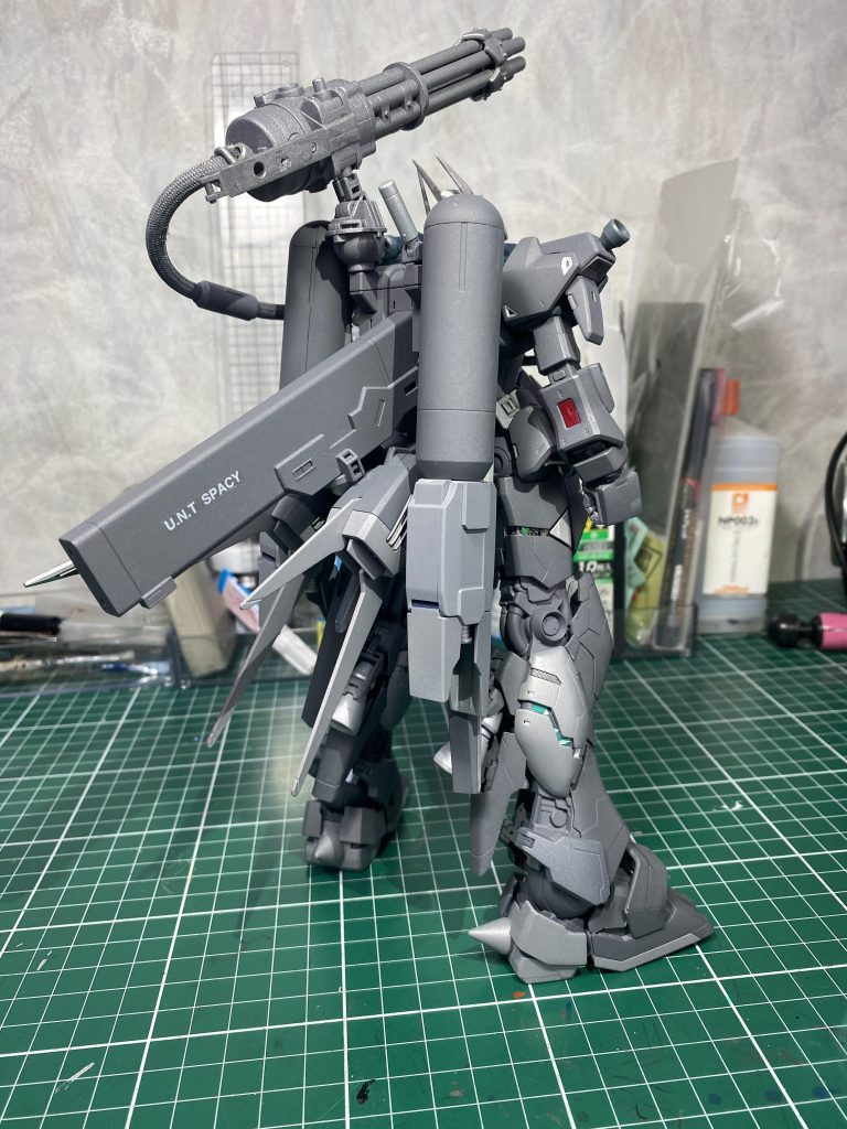 スラスターの増築やプロペラントタンク腰部にバインダーを装着しており安定した移動を確保できるってかんじっすねぇ